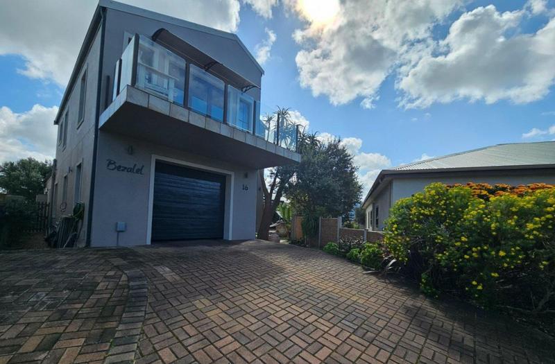 3 Bedroom Property for Sale in Stilbaai Wes Western Cape